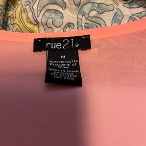 Medium size rue21 crop top